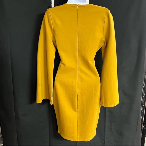 Fashion nova’s “ more than enough slit” dress size small - Picture 7 of 9